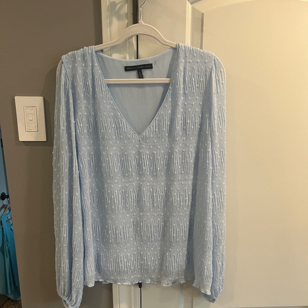 BEAUTIFUL WHITE HOUS BACK MARKET TOP
